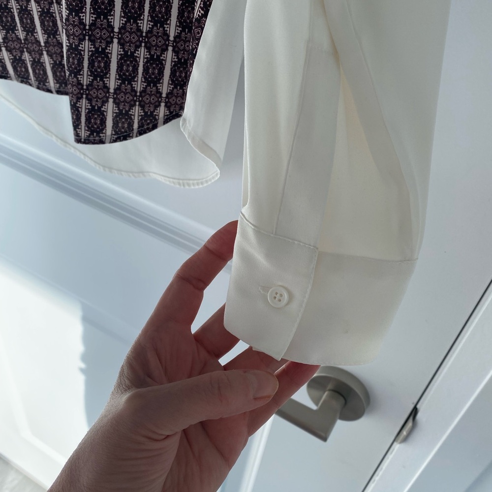 Chic Blouse - Picture 6 of 9
